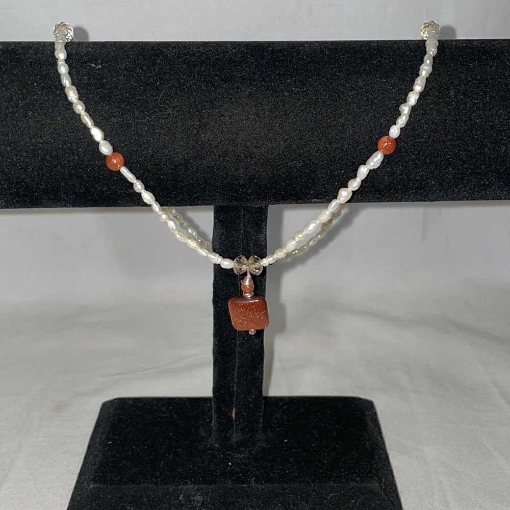 Necklace with small pearl